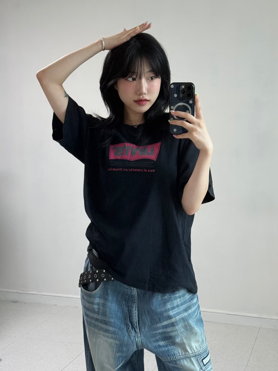 리바이스 블랙 핑크 반팔 상품이미지2