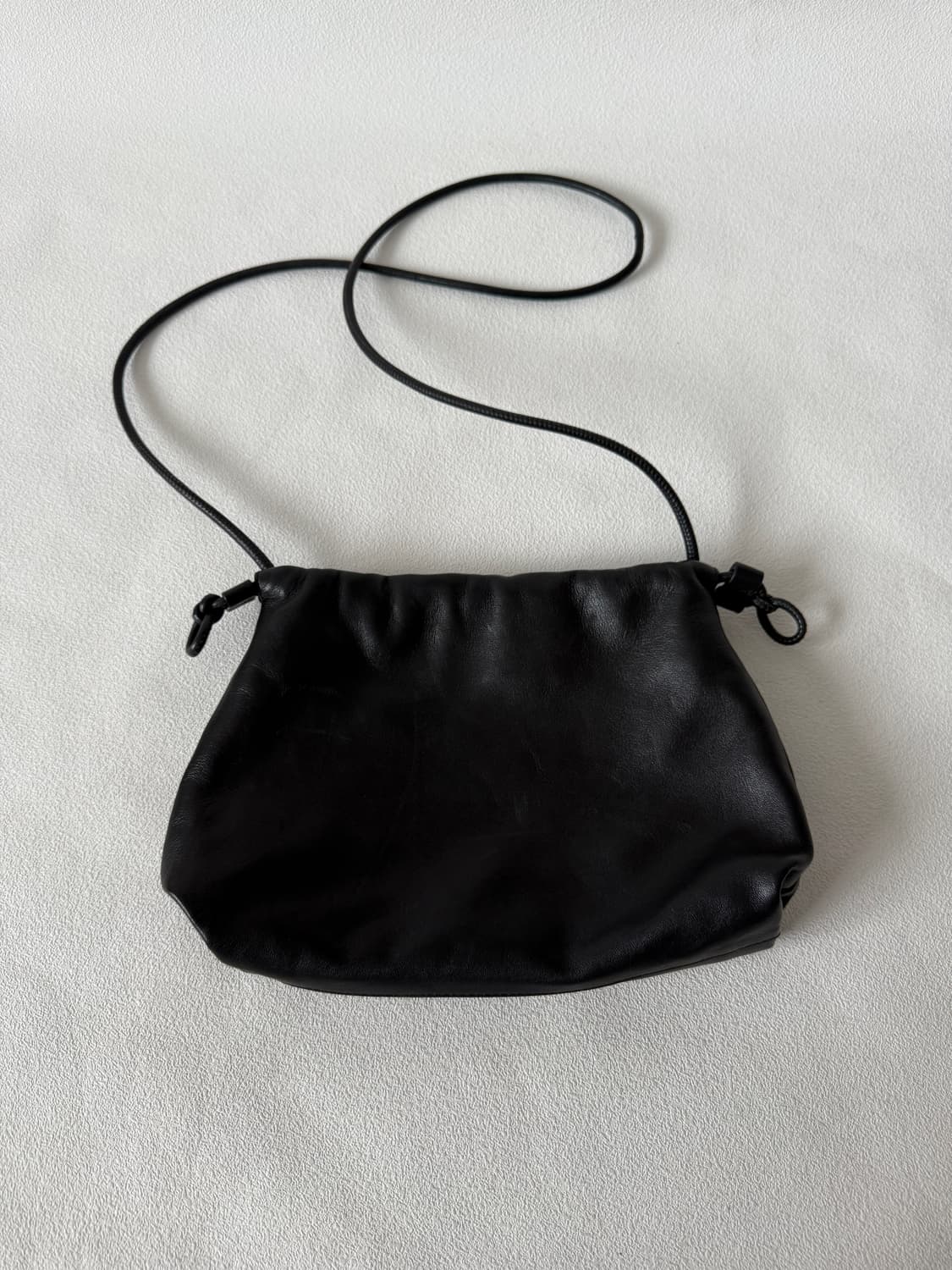 코스(COS) 레더 복조리백 상품이미지2