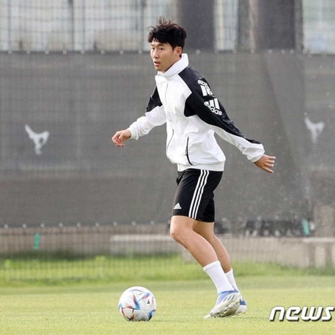 아디다스 손흥민 바람막이 상품이미지3