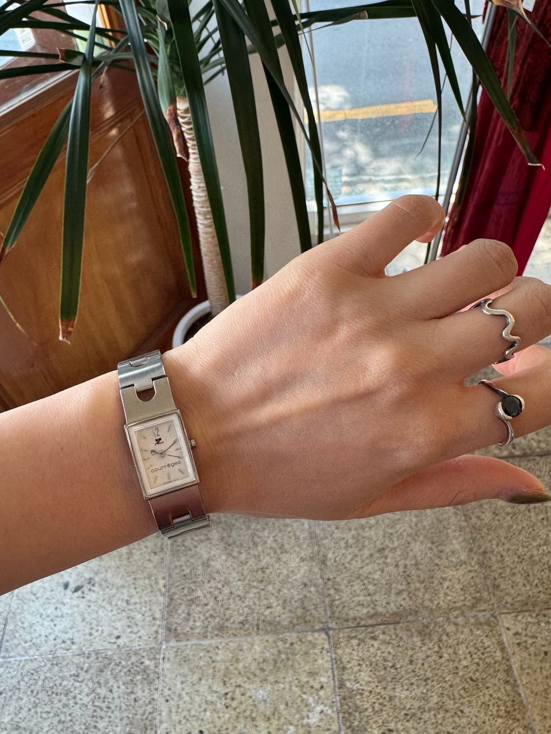 Courrèges 꾸레쥬 실버 뱅글 스퀘어 워치 상품이미지9