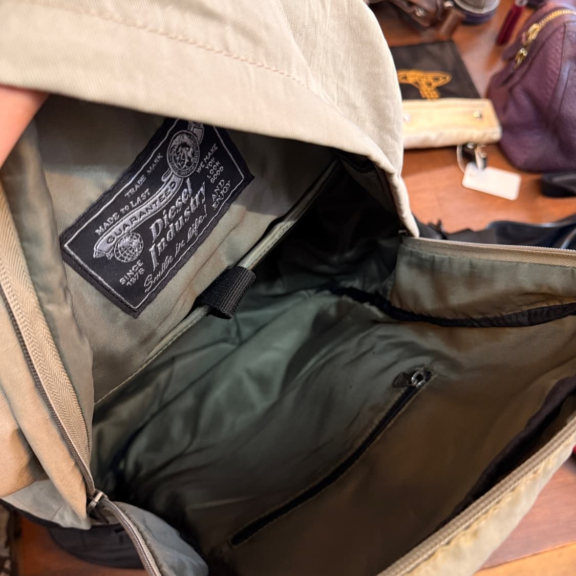 디젤 스웨이드 슬라브 패브릭 백팩 상품이미지10