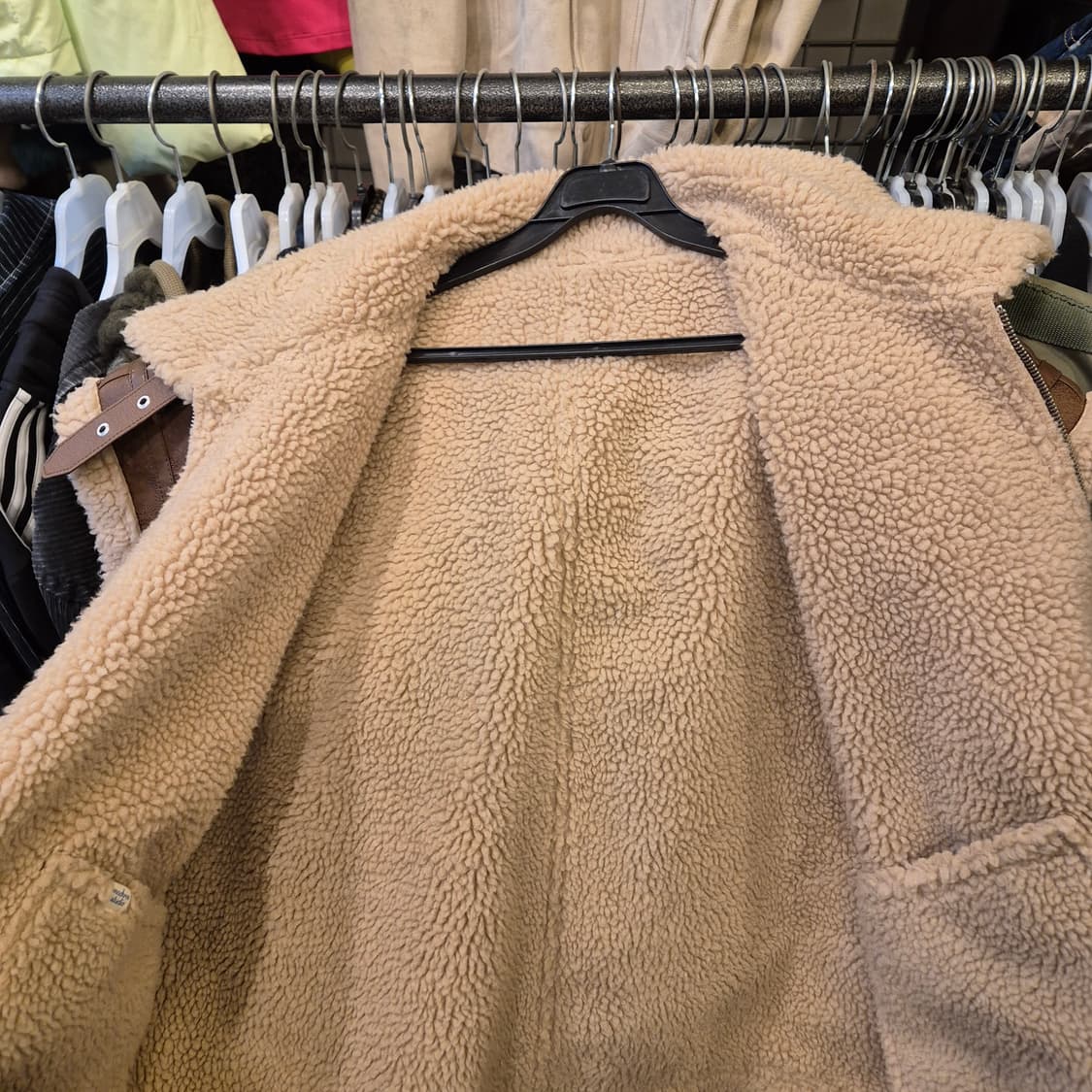 FREE(착샷잇음) 브라운 무스탕 조끼자켓 상품이미지6