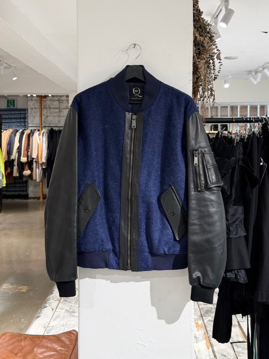 알렉산더 맥퀸 네이비 레더 콤비 블루종 자켓  상품이미지1