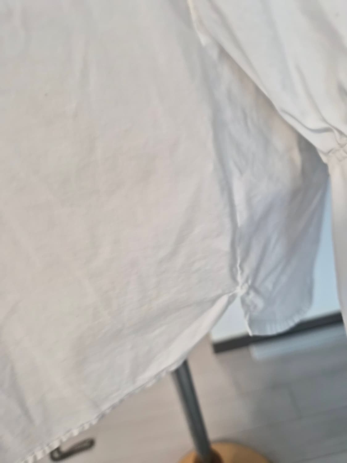 [쥬크/ZOOC] 정품 화이트 퍼프 소매 로고 자수 블라우스 (55사이즈 상품이미지4