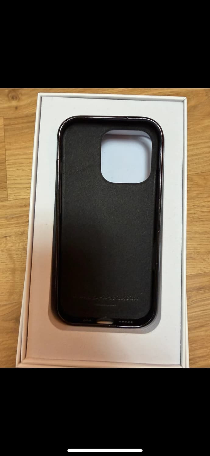 어반소피스티케이션 아이폰 16프로 케이스 상품이미지2