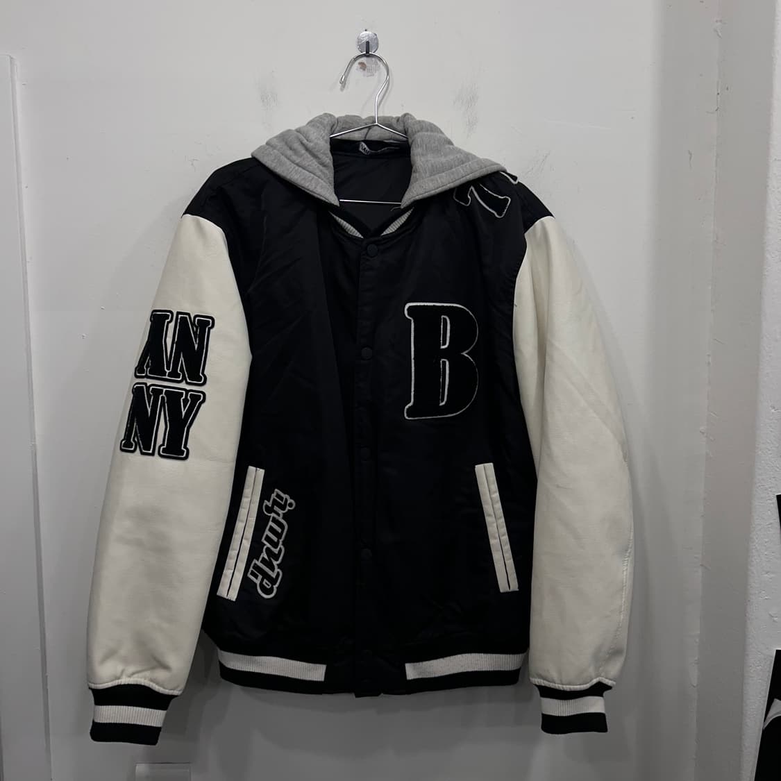 자라 맨즈 후드 탈착 와펜 봄버 바시티 자켓 상품이미지2