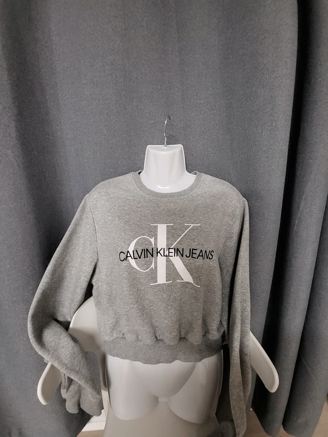 캘빈클라인 커스텀 크롭맨투맨 상품이미지2