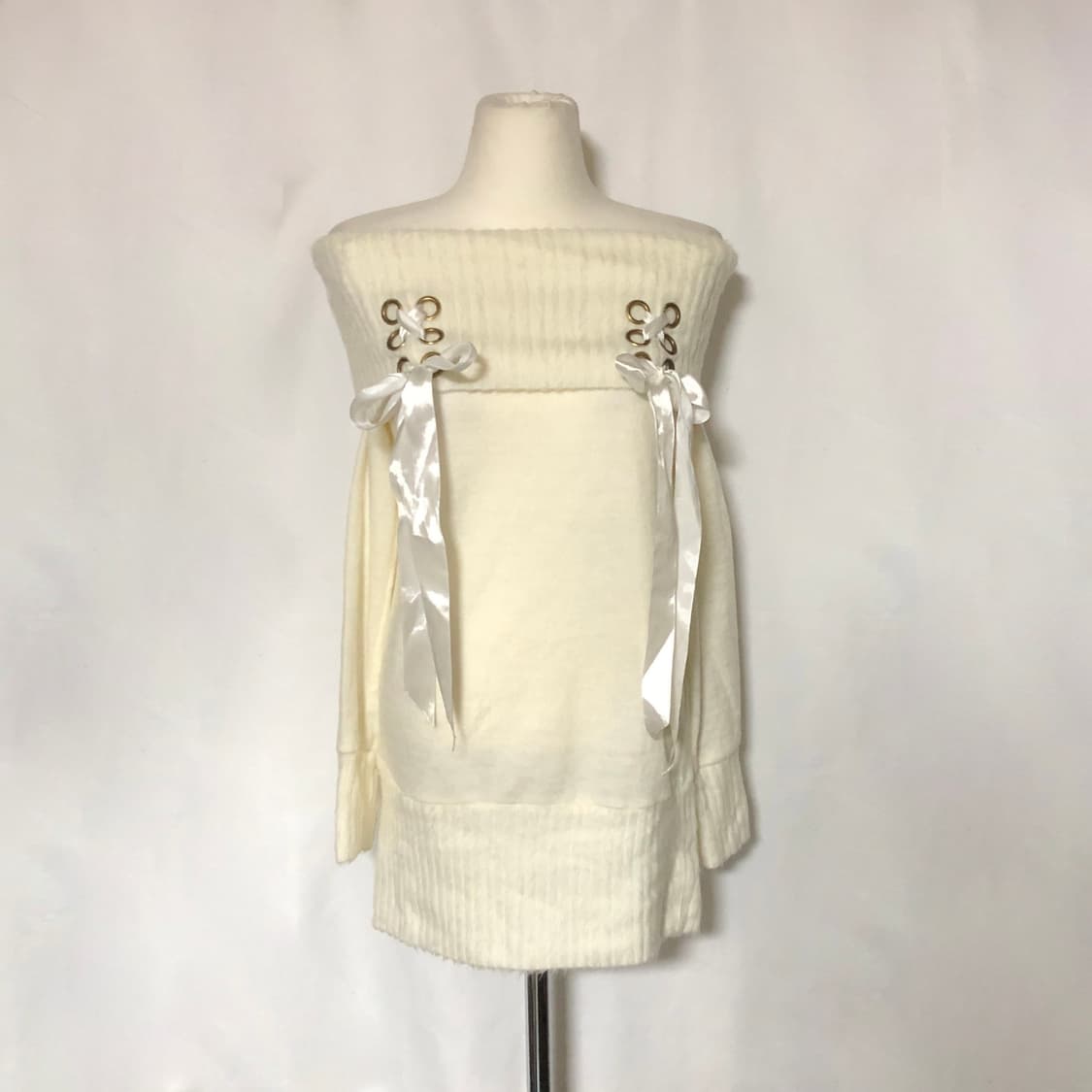 리본 레이스업 오프숄더 니트  상품이미지4