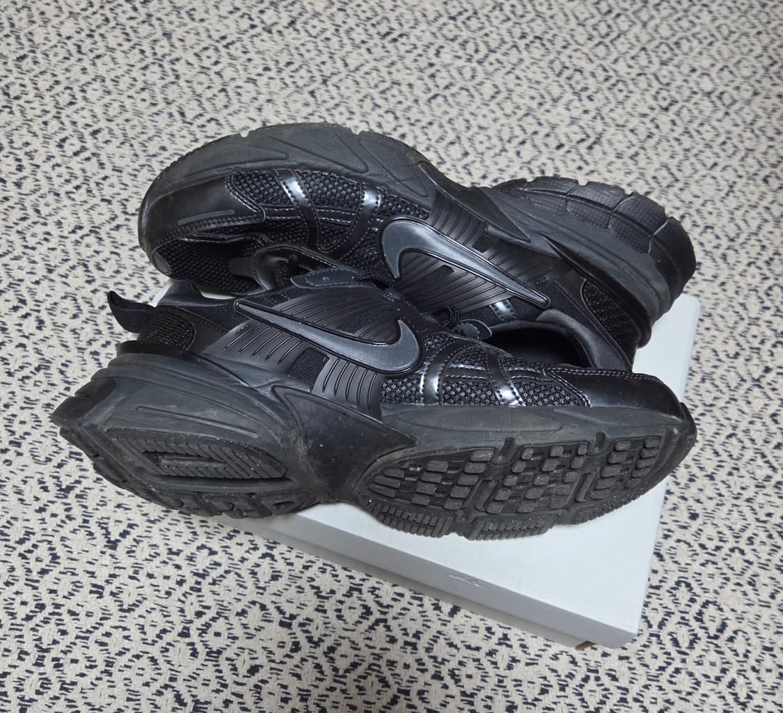 나이키 V2K 런 블랙 앤트러사이트 285 상품이미지3