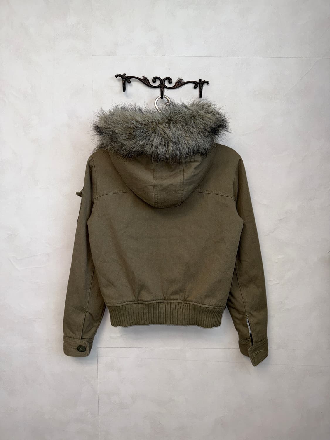 Abercrombie khaki faux fur bomber jacket 상품이미지5