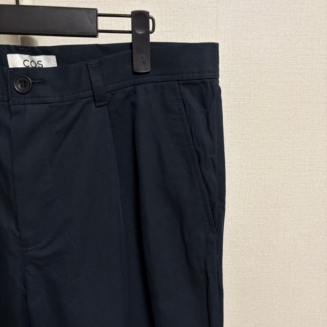 (새제품) 코스 원턱 치노 팬츠 / 네이비, 52(34) 상품이미지5