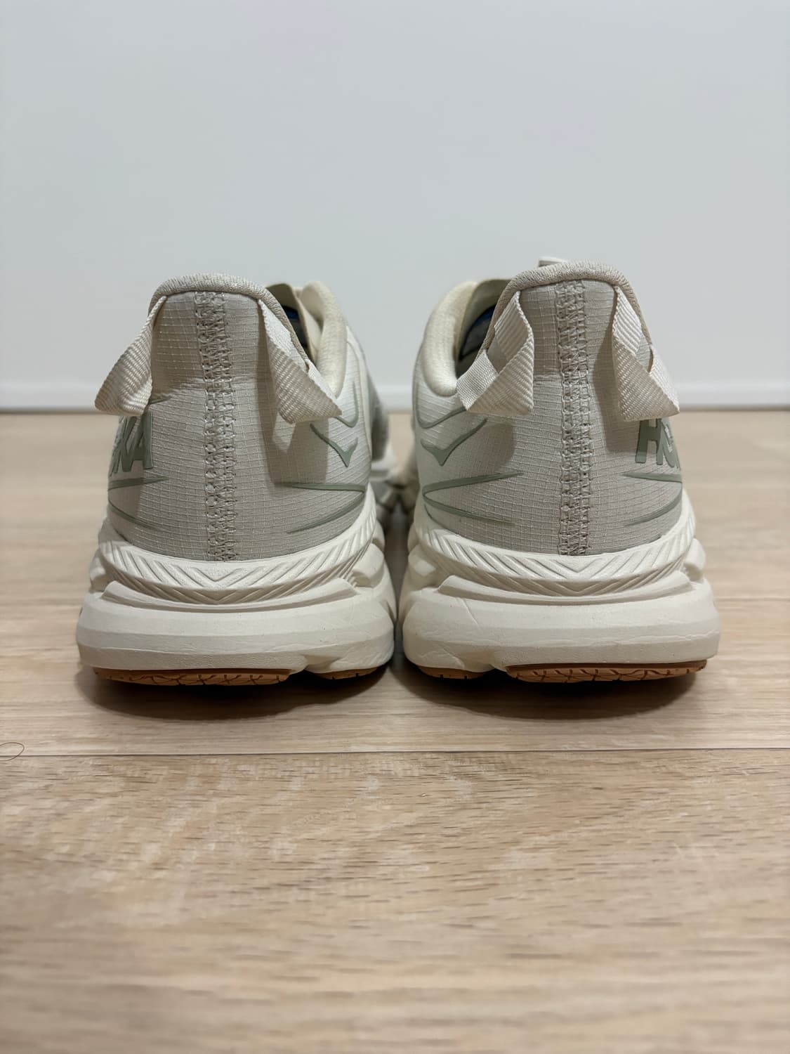 호카 세티스파이 / 클리프톤 LS 셀라돈 틴트 위스퍼 화이트 / 255 상품이미지3