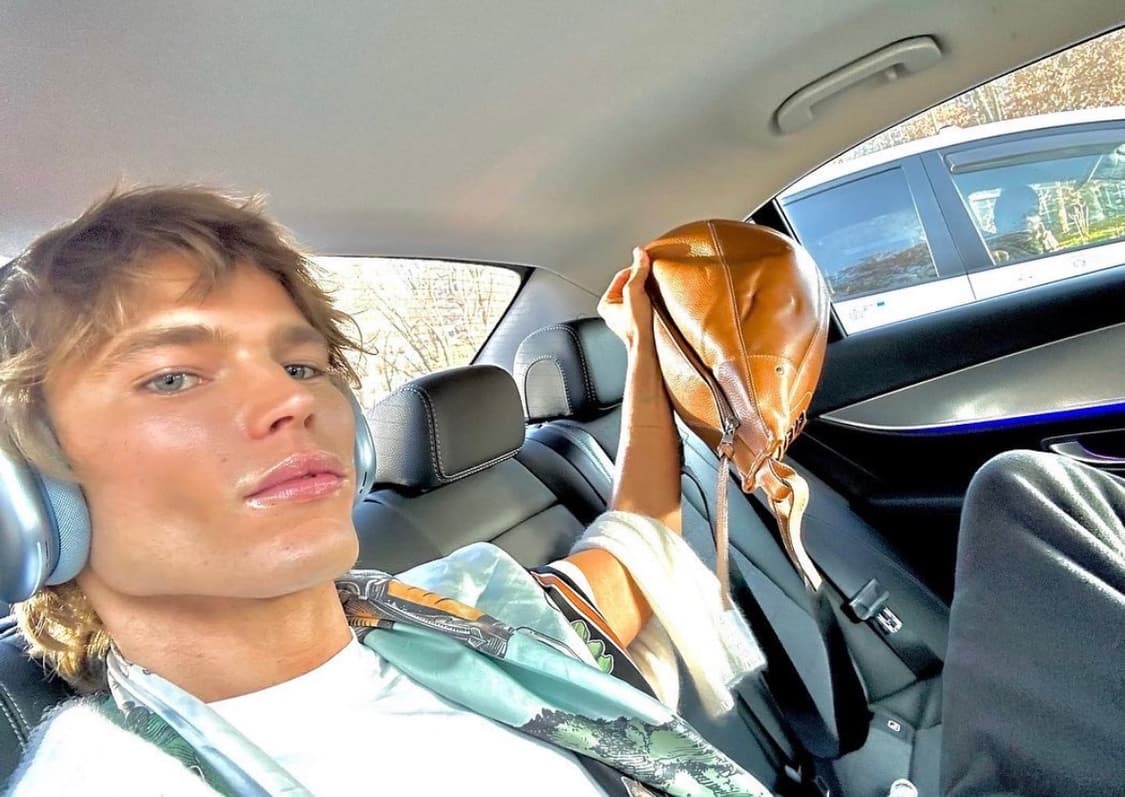 Jw Anderson 펀칭백 라지  상품이미지1