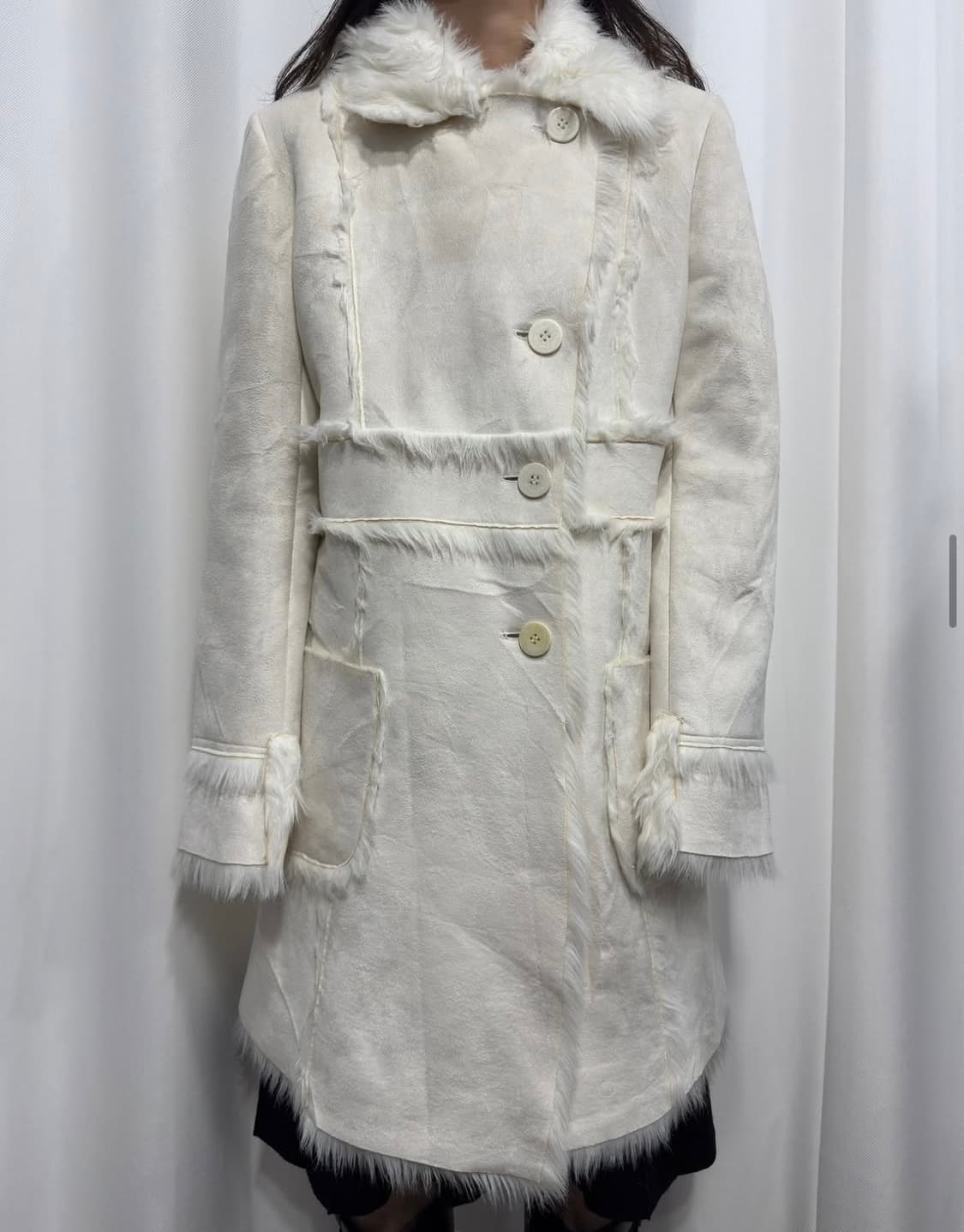 화이트 퍼 디테일 코트 상품이미지2