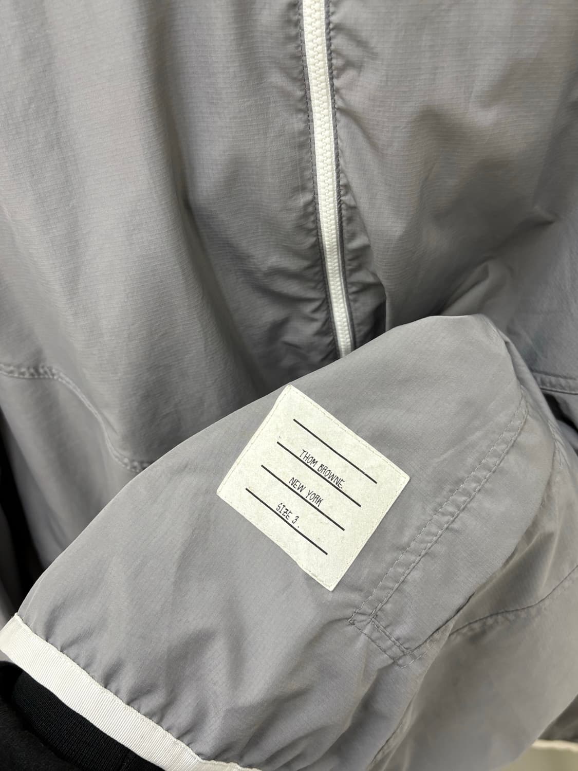 톰브라운 립스탑 바람막이 상품이미지2