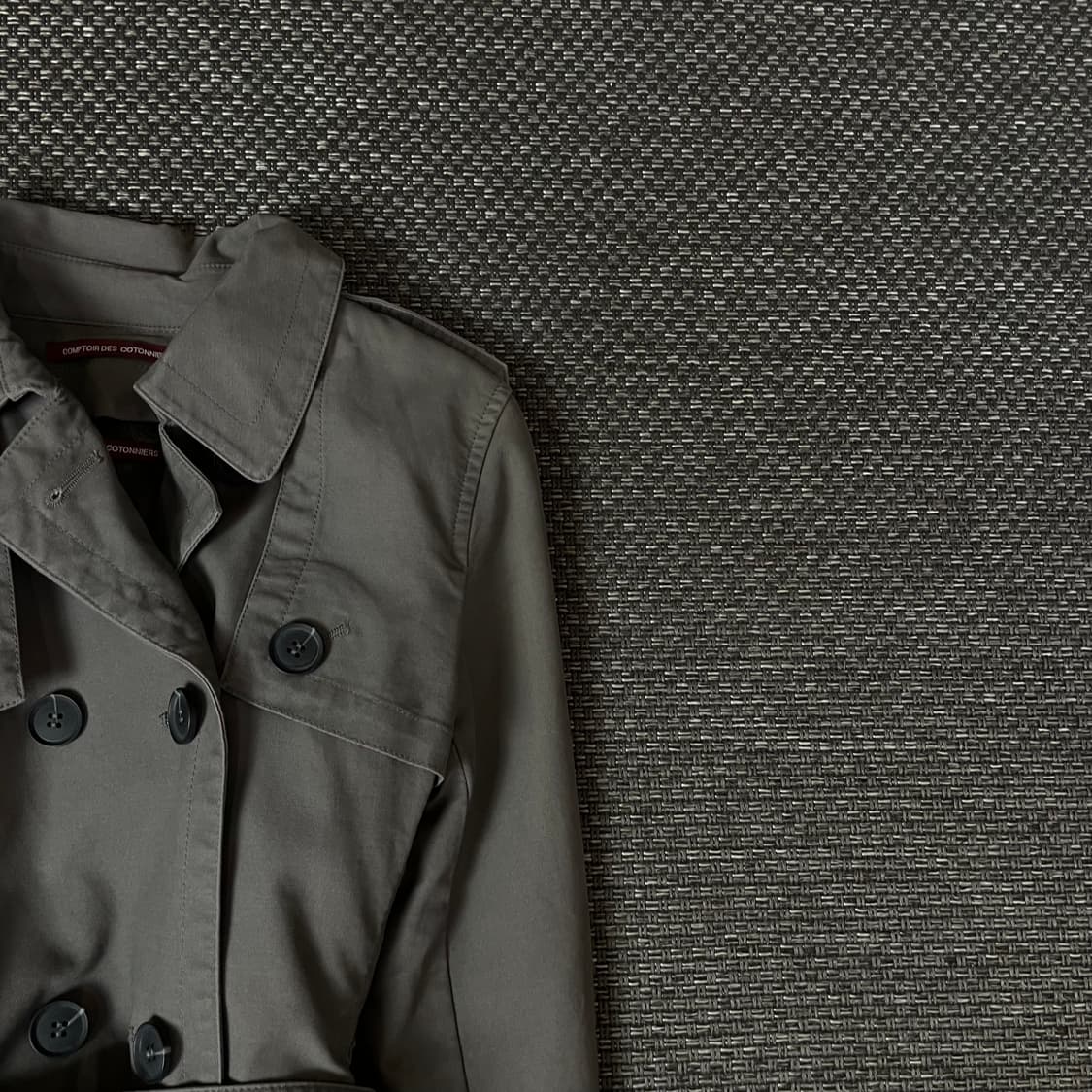 꼼드와 데 꼬또니에 그레이 더블 트렌치 코트 상품이미지3