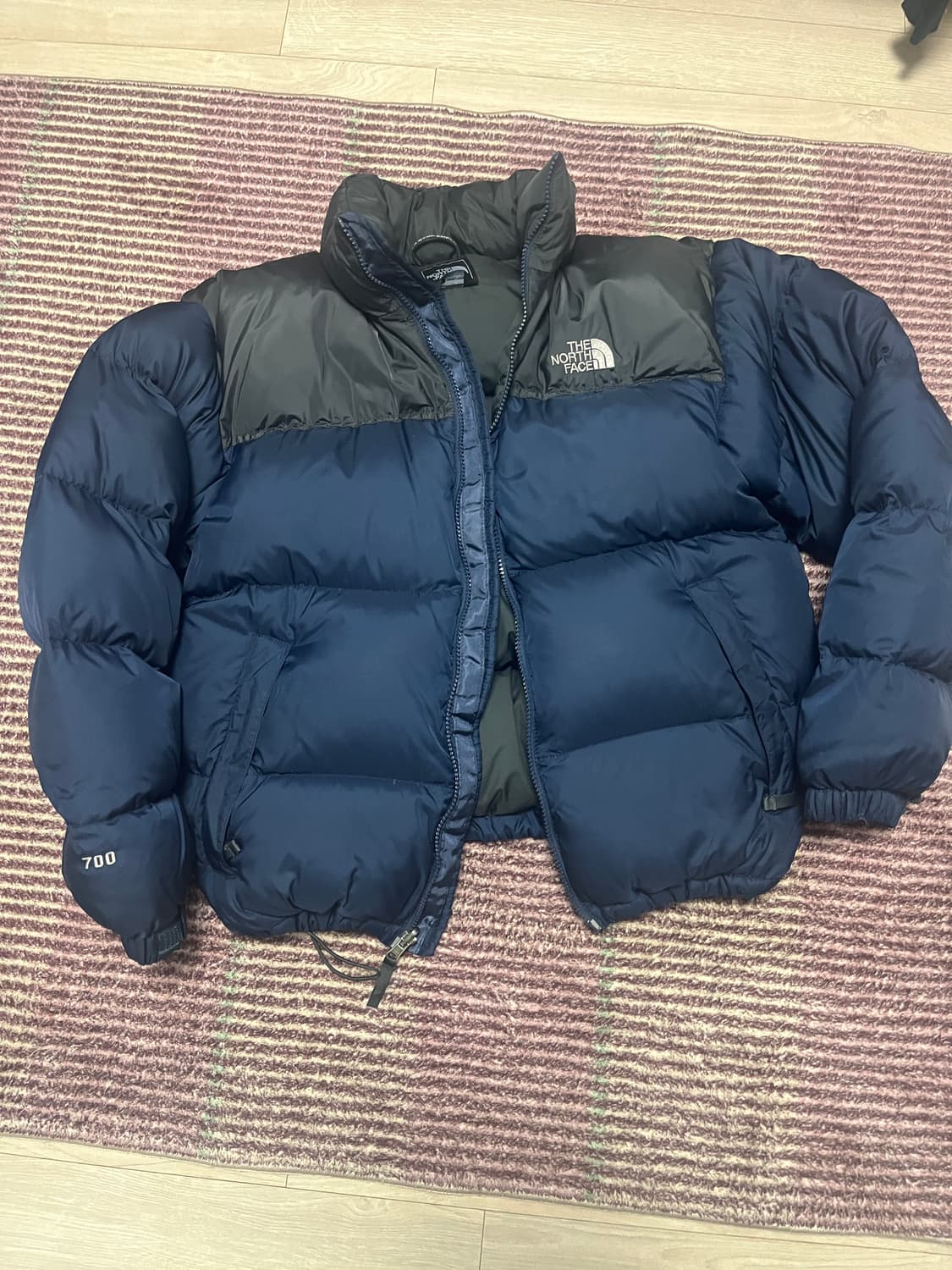 노스페이스 패딩 눕시 700 네이비 M 사이즈 상품이미지1