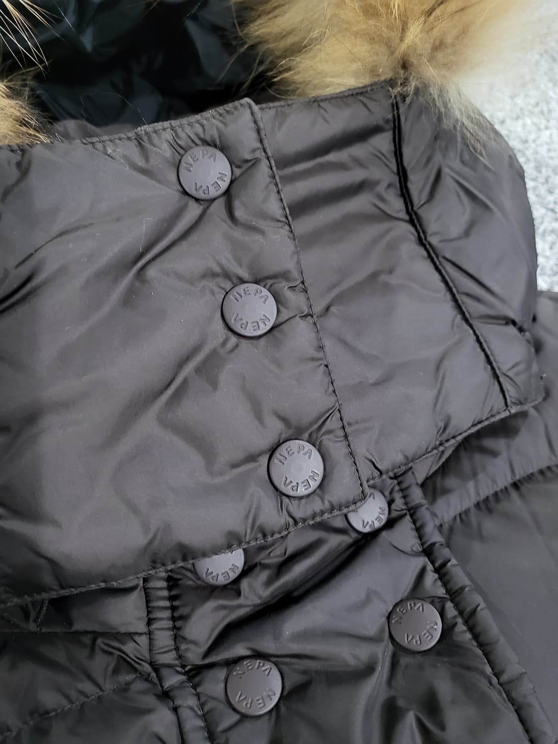 네파 여성 롱패딩 (거위솜털 90 / 깃털 10, 라쿤 퍼 후드) 상품이미지5