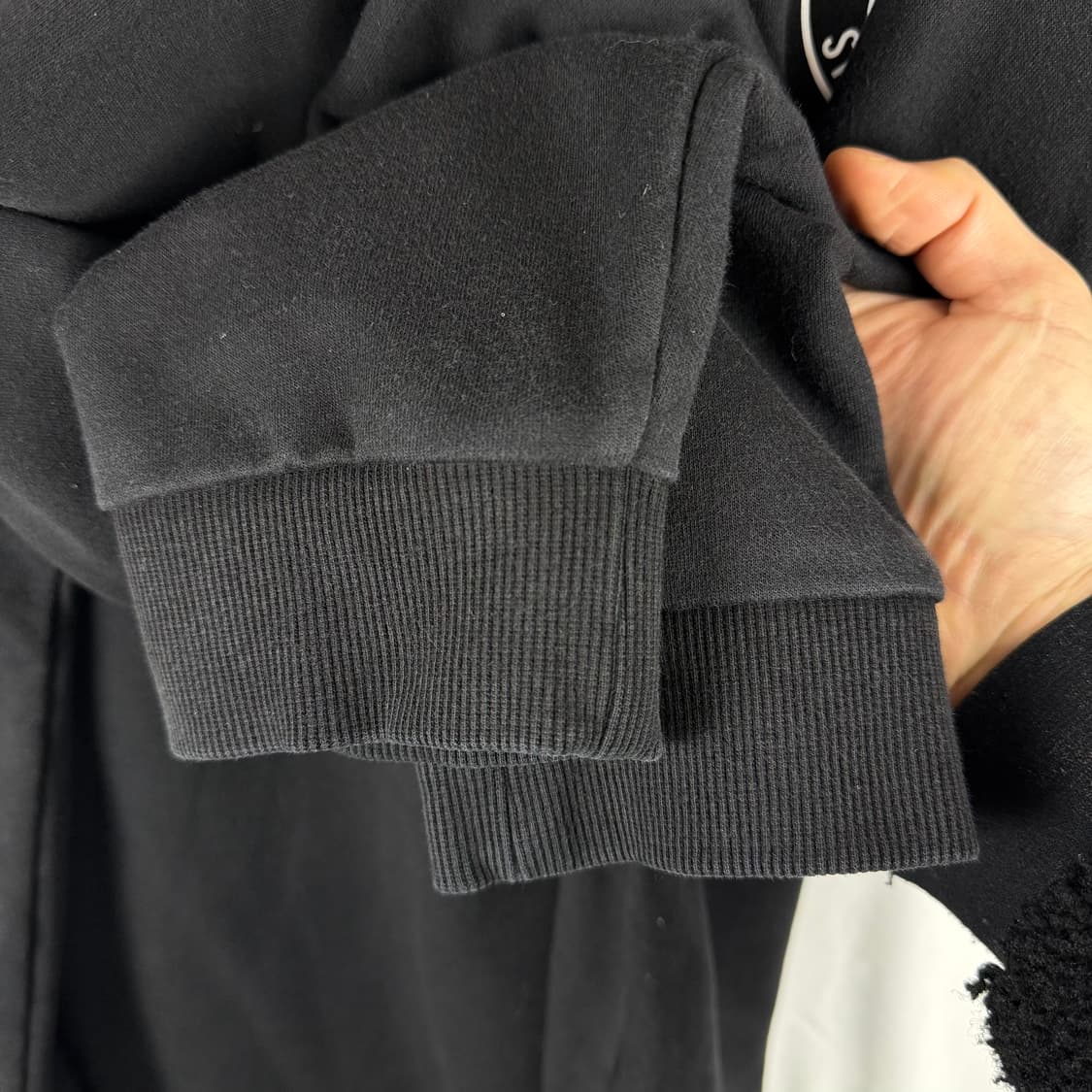 105) 엄브로 루즈핏 그래픽 롱슬리브 블랙 상품이미지4