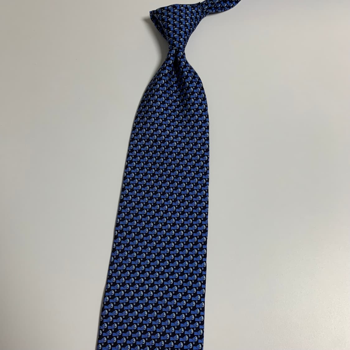 던힐(dunhill) 새상품급 명품넥타이 100실크 네이비컬러 정장룩 상품이미지8