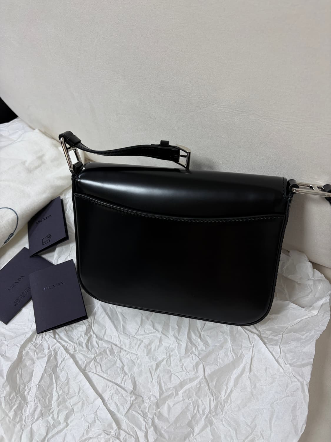 프라다 브러시드 가죽 숄더백 (1회 착용) 상품이미지9