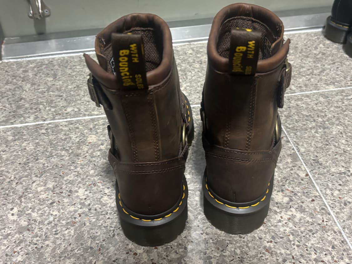 닥터마틴 애니스톤 하네스 앵클 부츠 - 다크 브라운 상품이미지4