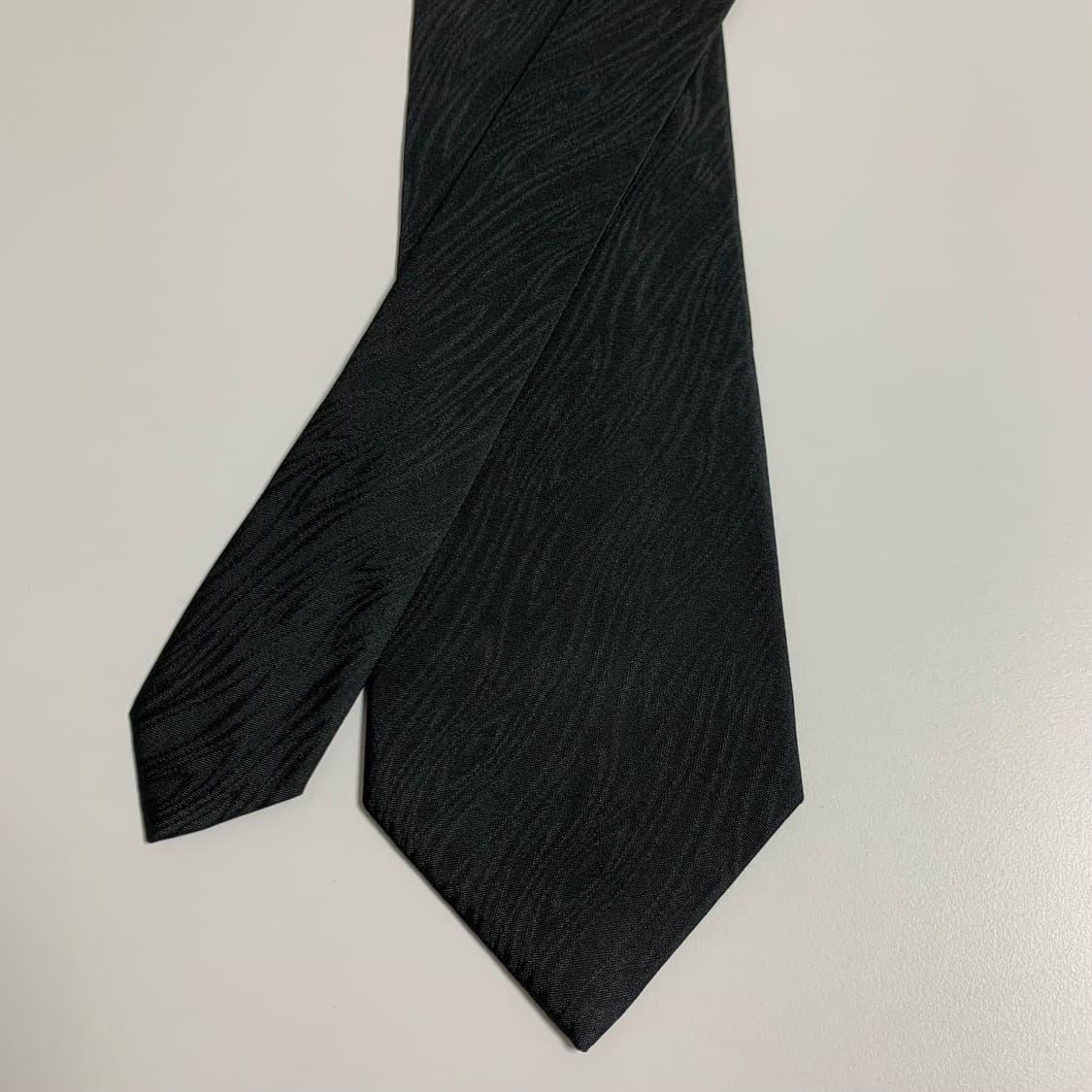 입생로랑(YSL) 블랙 명품넥타이 100실크 새상품급 8.3cm 상품이미지4