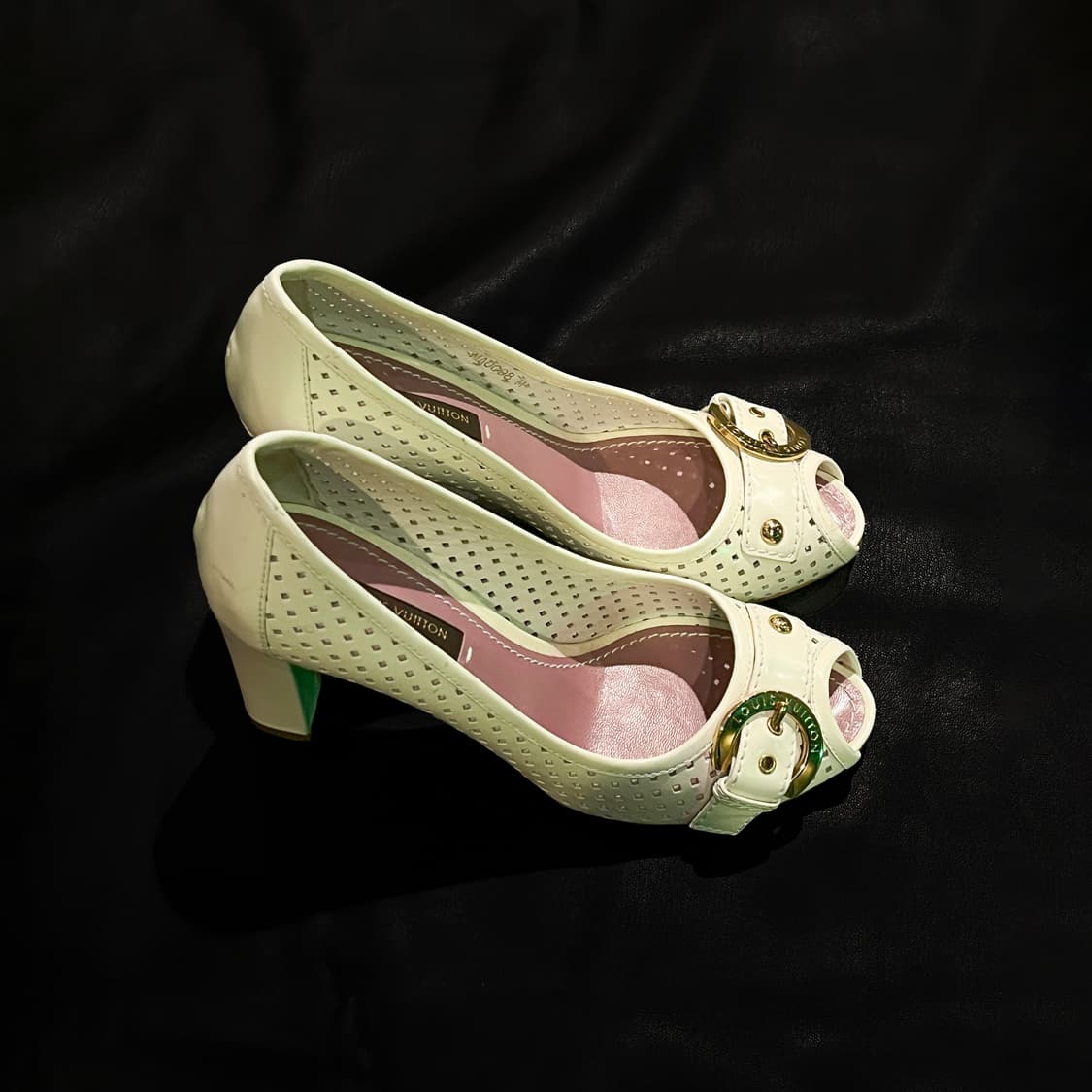 루이비통 화이트 청키힐 상품이미지3