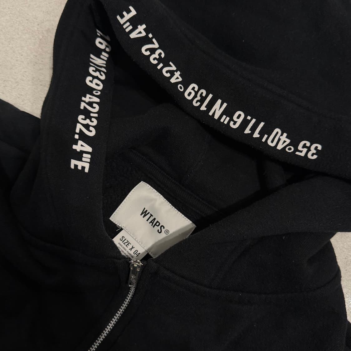 더블탭스 크로스 본 후드집업 블랙 xl 상품이미지2