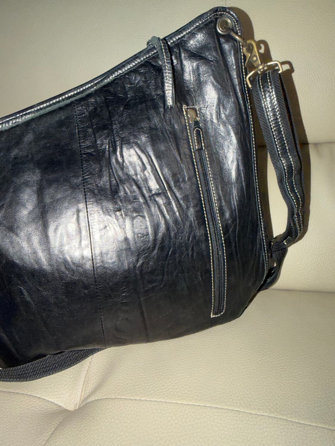Diagonal line stitch detail leather bag 상품이미지5