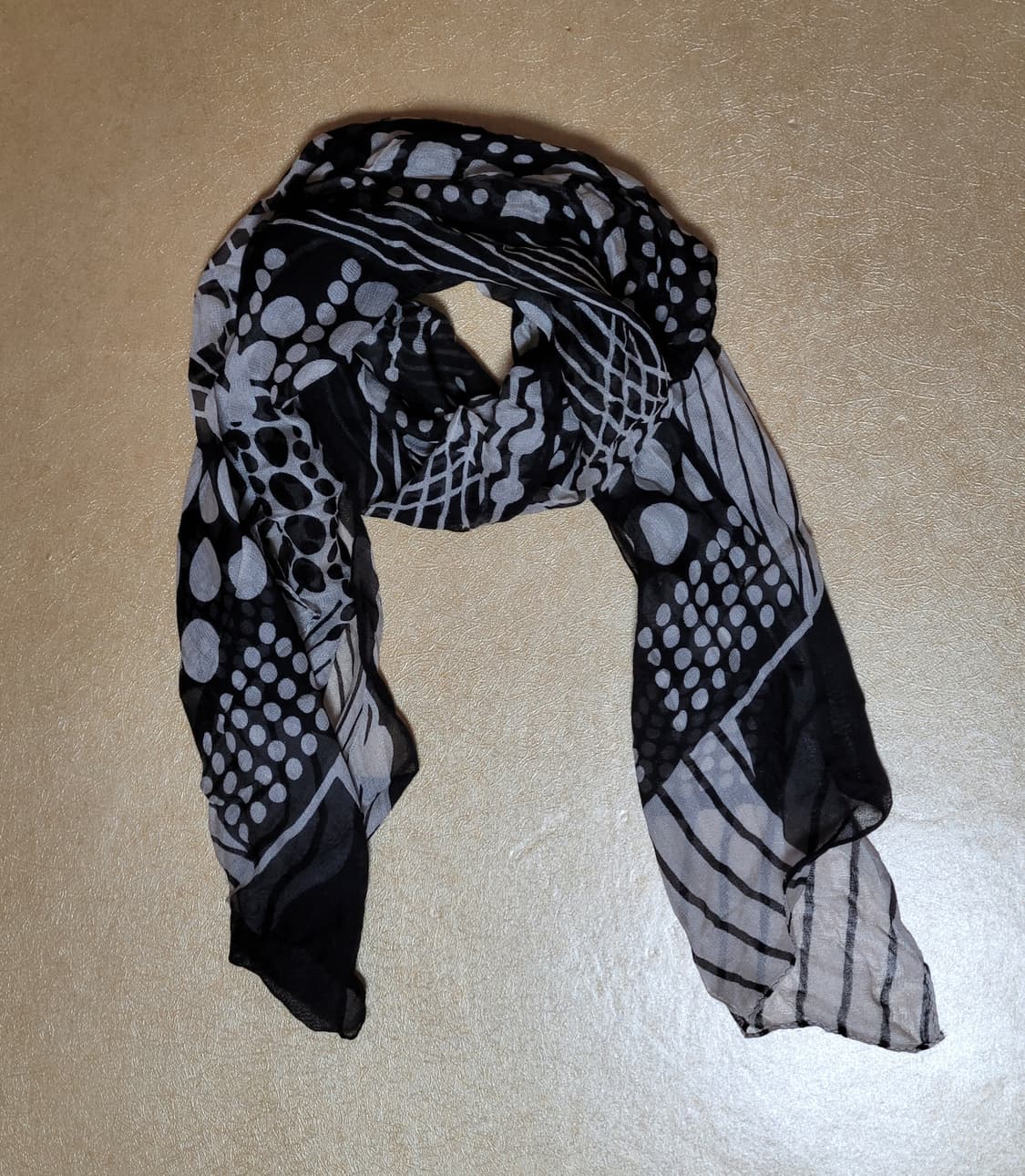블랙 앤 화이트 패턴 스카프 상품이미지2