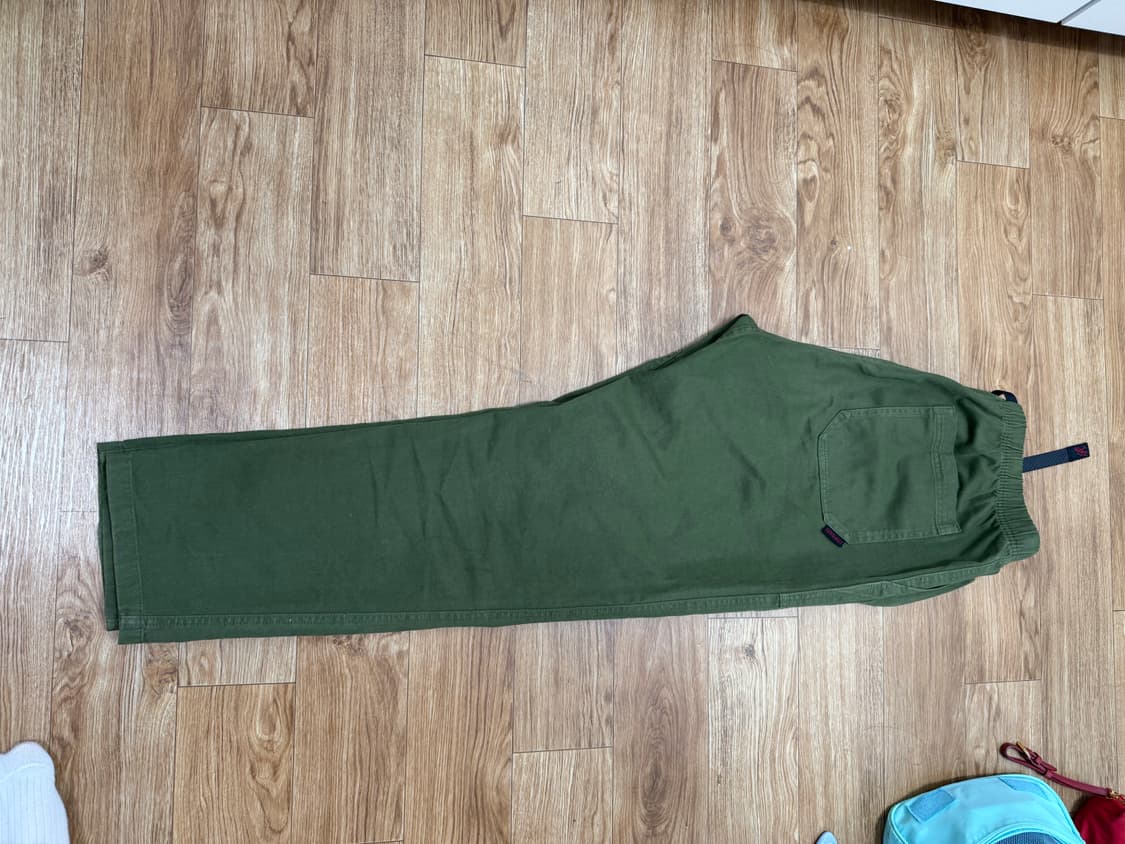 그라미치 루즈테이퍼드 릿지팬츠 올리브 M사이즈 판매합니다 상품이미지3