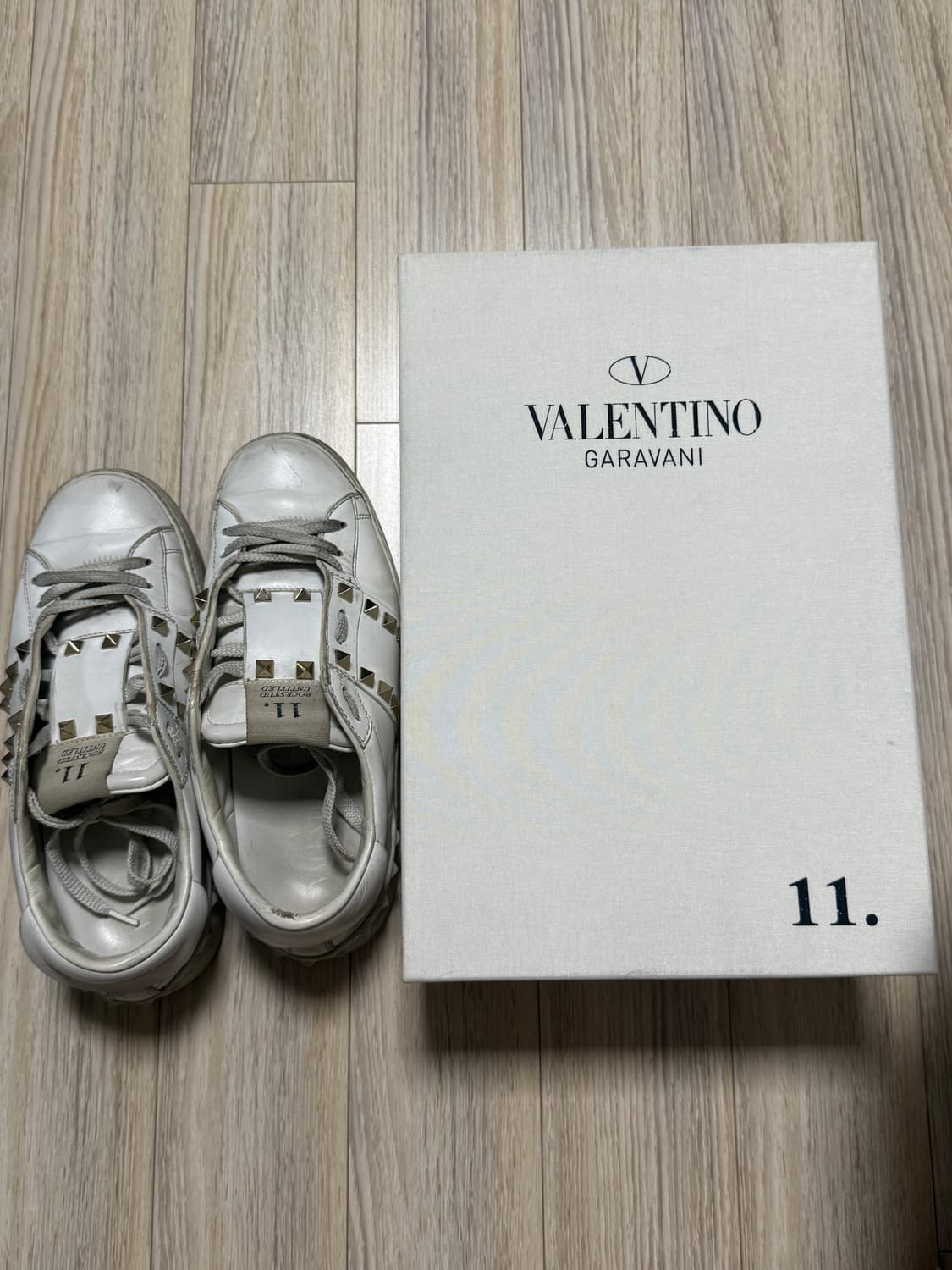 발렌티노 락스터드 스니커즈 상품이미지1