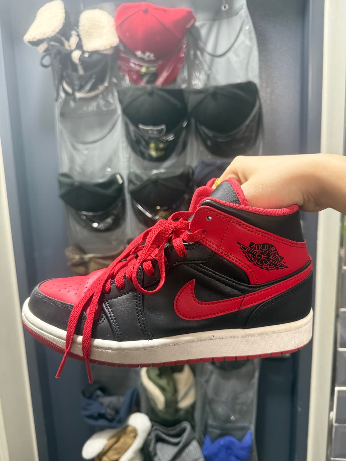 나이키 에어 조던 1 미드 짐레드 블랙 상품이미지1