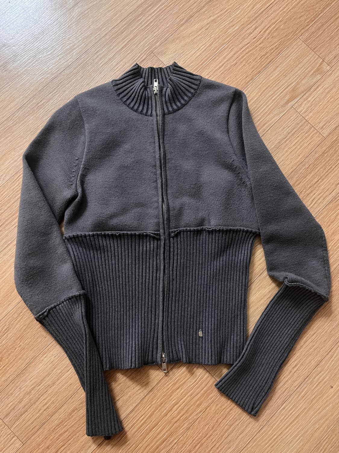 glowny debb twotone knit zip-up one size 상품이미지3