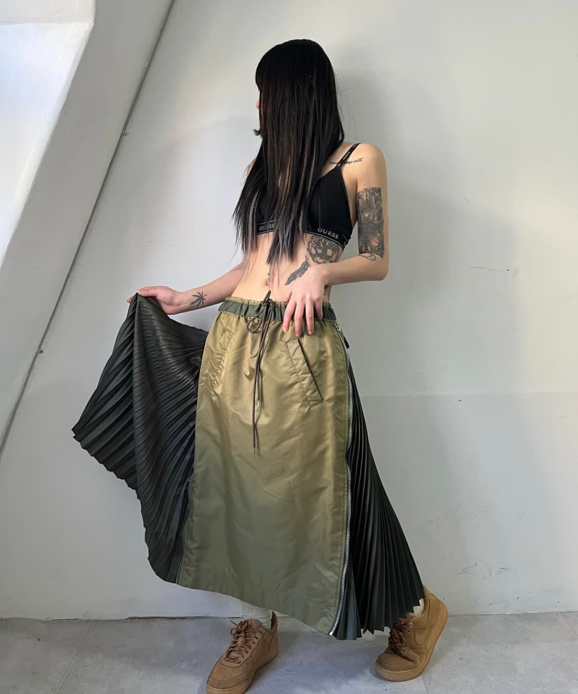 사카이 플리츠 집업 스커트 카키 상품이미지1