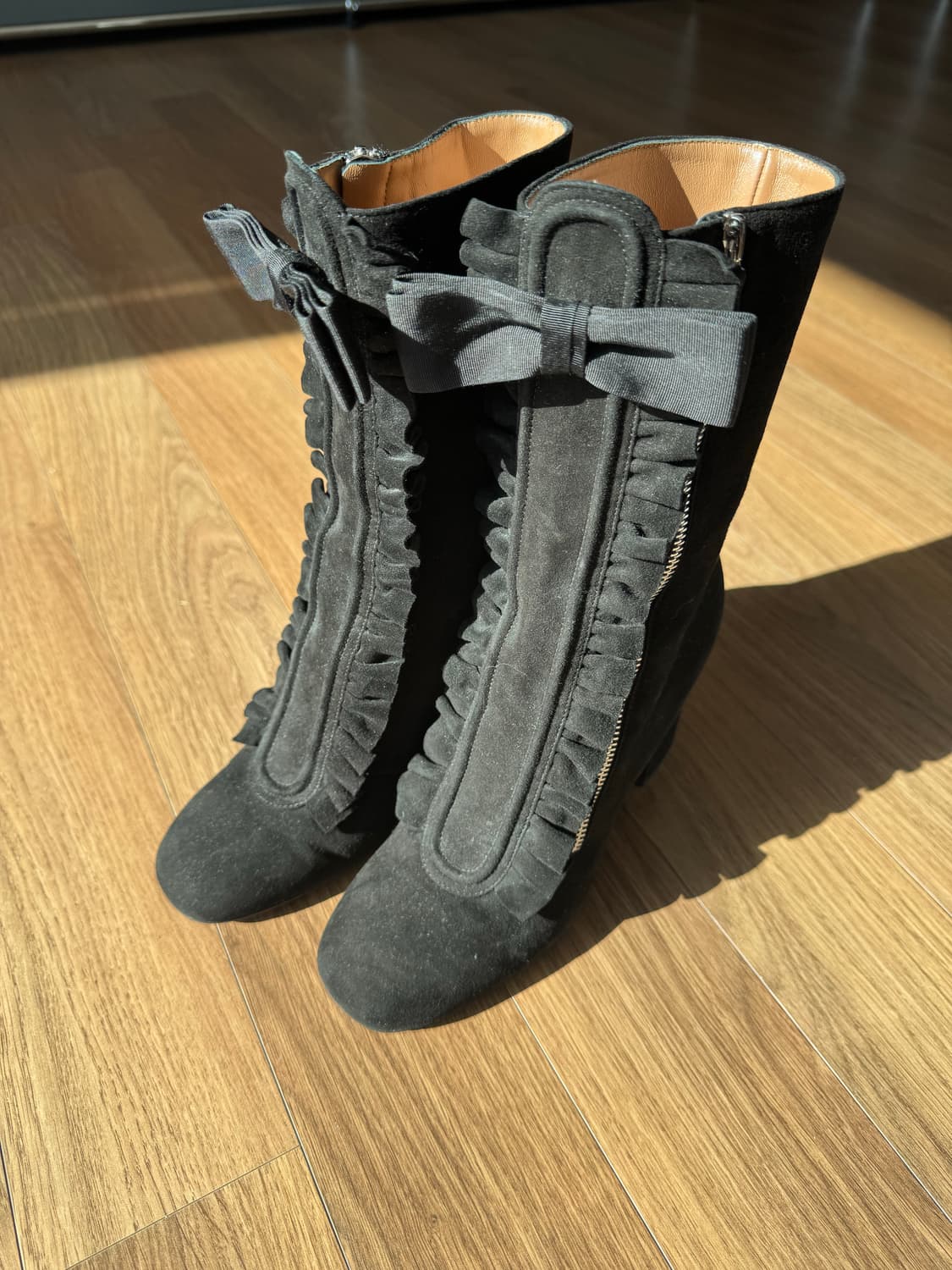 로랑스 디케이드(Laurence Dacade) 스웨이드 리본 앵클 부츠 상품이미지2