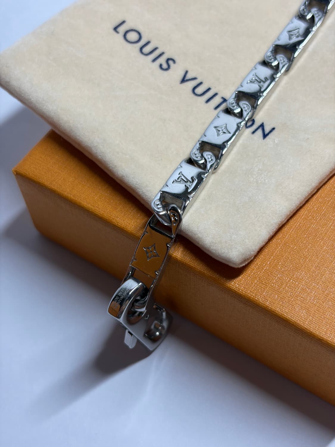 루이비통 모노그램 타이드 업 팔찌 상품이미지4