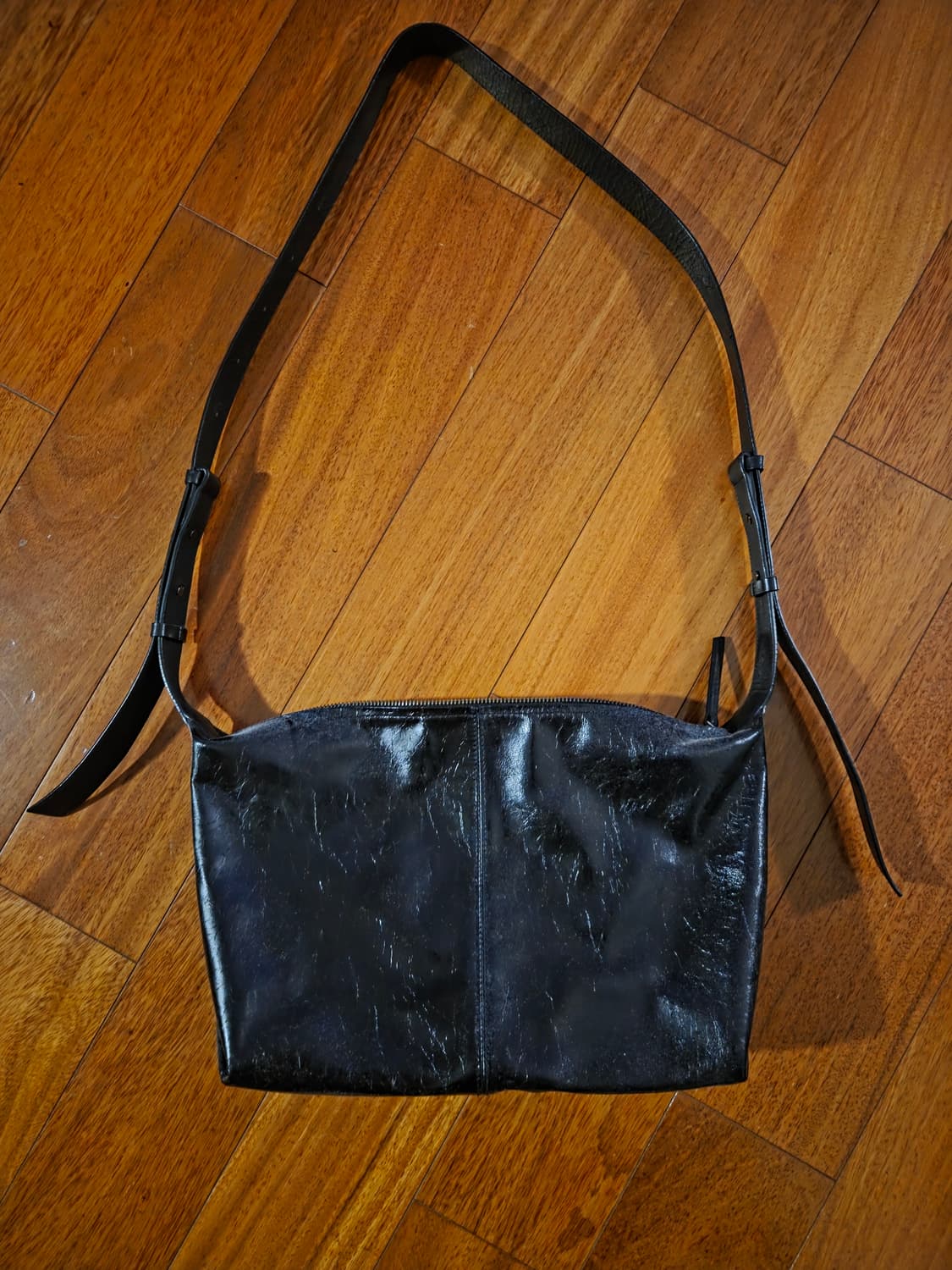 밈더워드로브 크랙 레더 호버백 상품이미지1