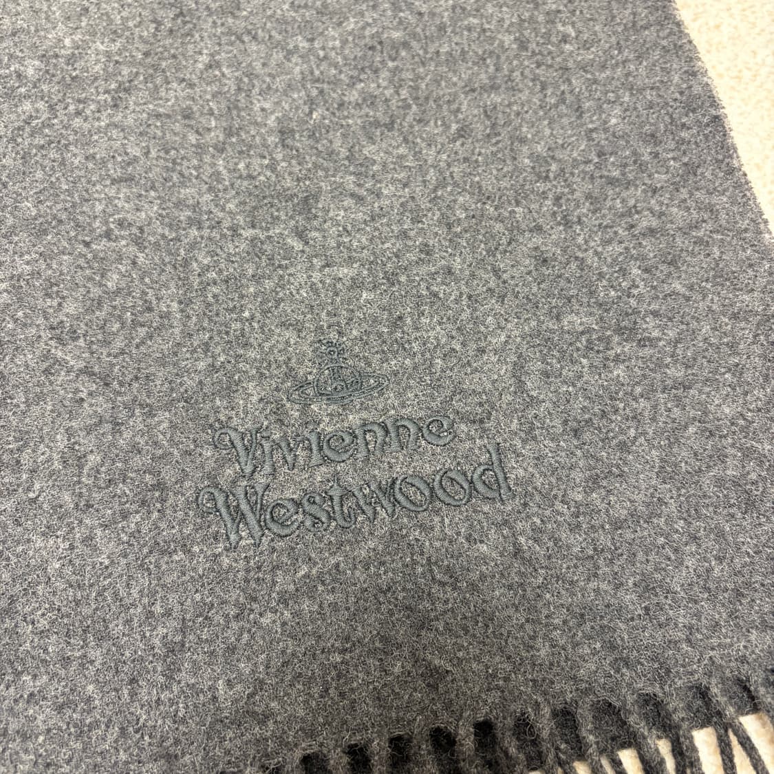 비비안웨스트우드 차콜 울 머플러 상품이미지5