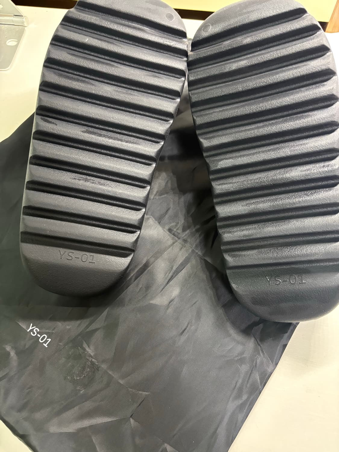 YS-01 yeezy slide size 11 상품이미지2