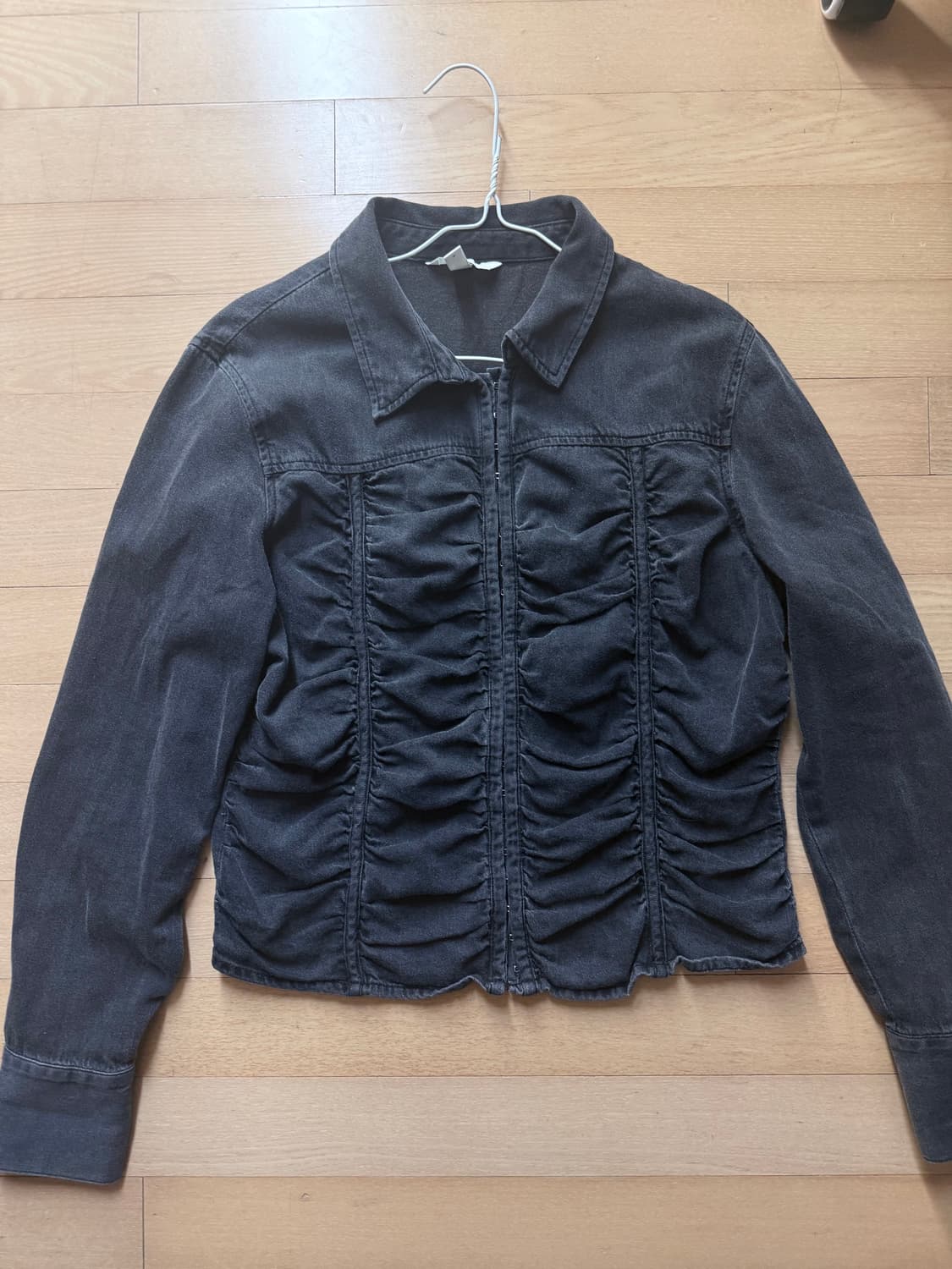 H&M 셔링 데님 셔츠 (다크 데님 그레이) 상품이미지3