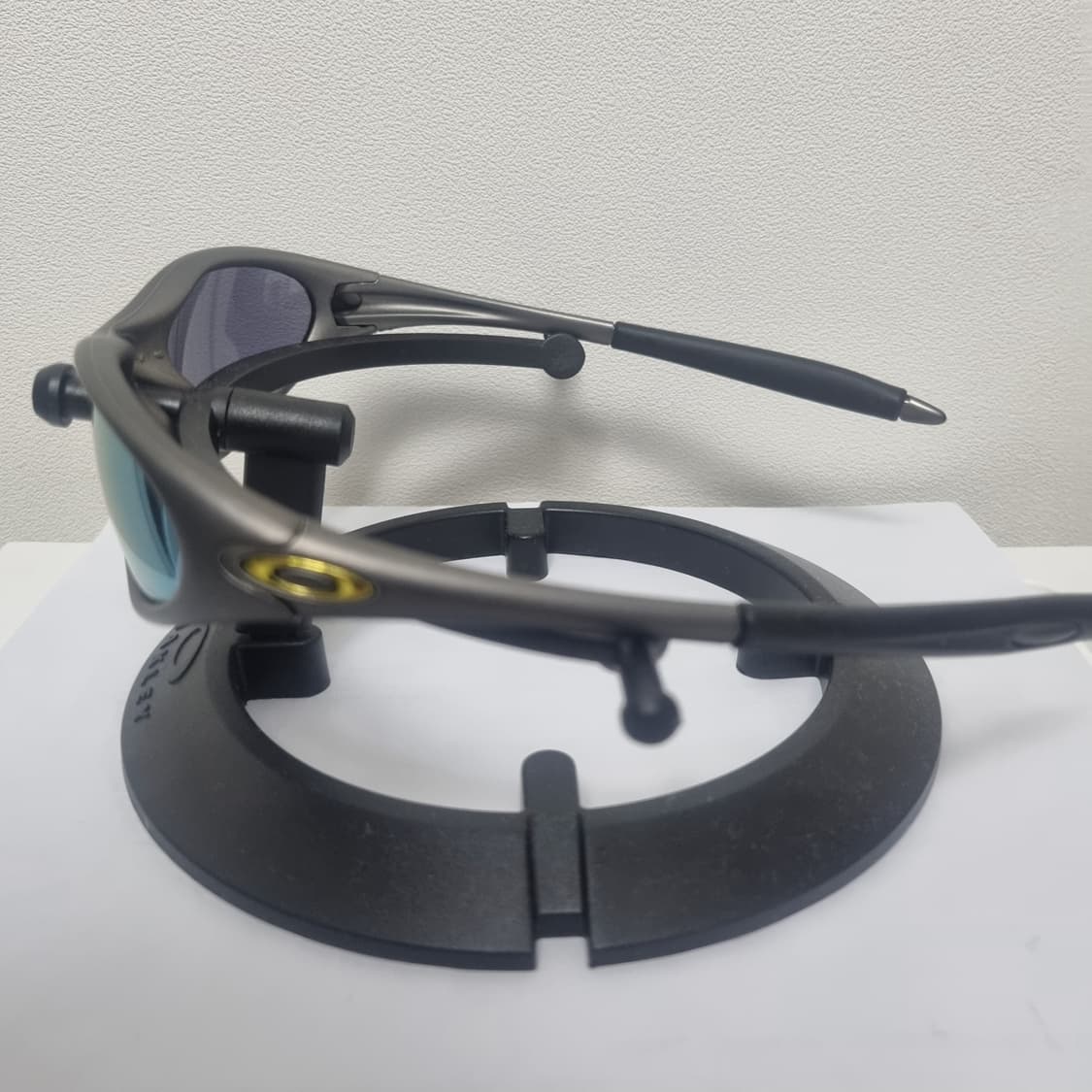 오클리 미뉴트1.0 티타늄그레이 상품이미지2