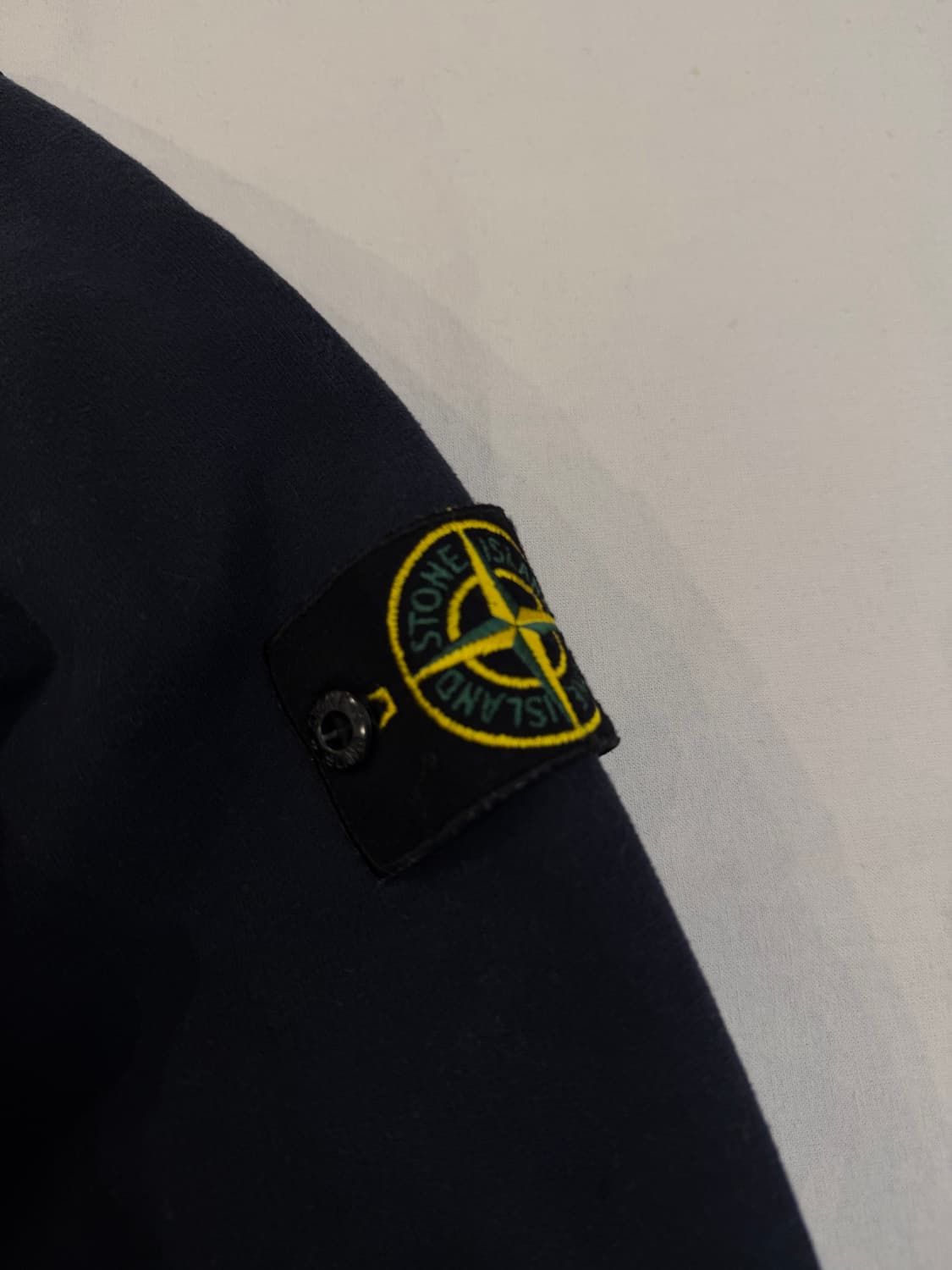 스톤아일랜드 20FW 와펜 맨투맨 스웻셔츠 네이비 상품이미지2