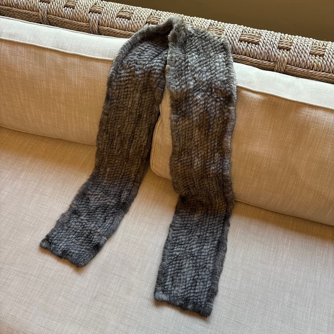 천연밍크 니팅 목도리 딥그레이 상품이미지4