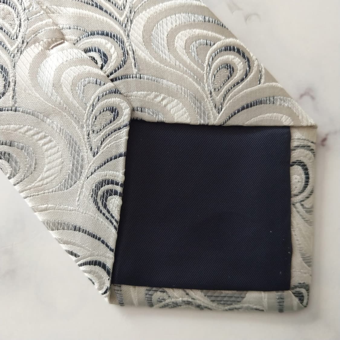 메트로시티 실크 화이트&그레이 패턴 넥타이 8.7cm A+등급 K1413 상품이미지10