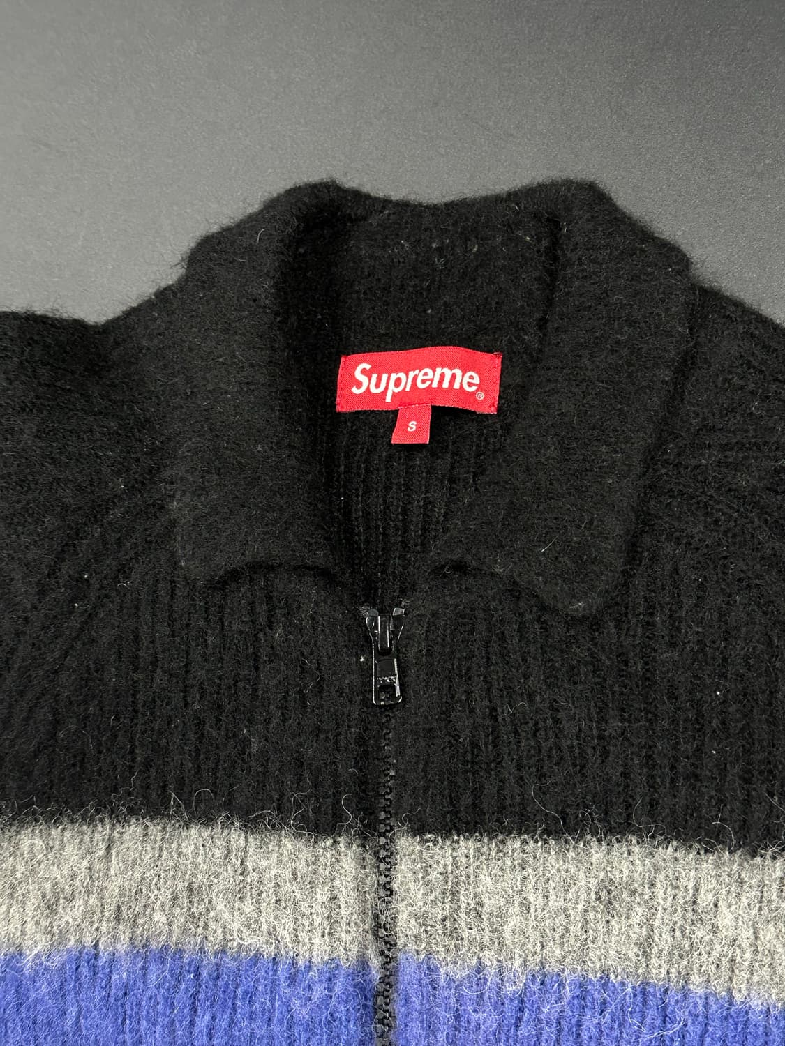 슈프림 19FW 브러쉬드 백로고 울 스웨터 집업 상품이미지6