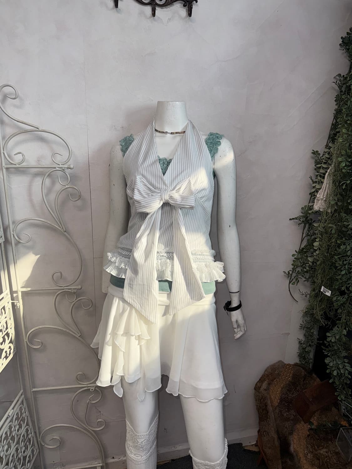 White stripe ribbon lace halter 슬리브리스 상품이미지3