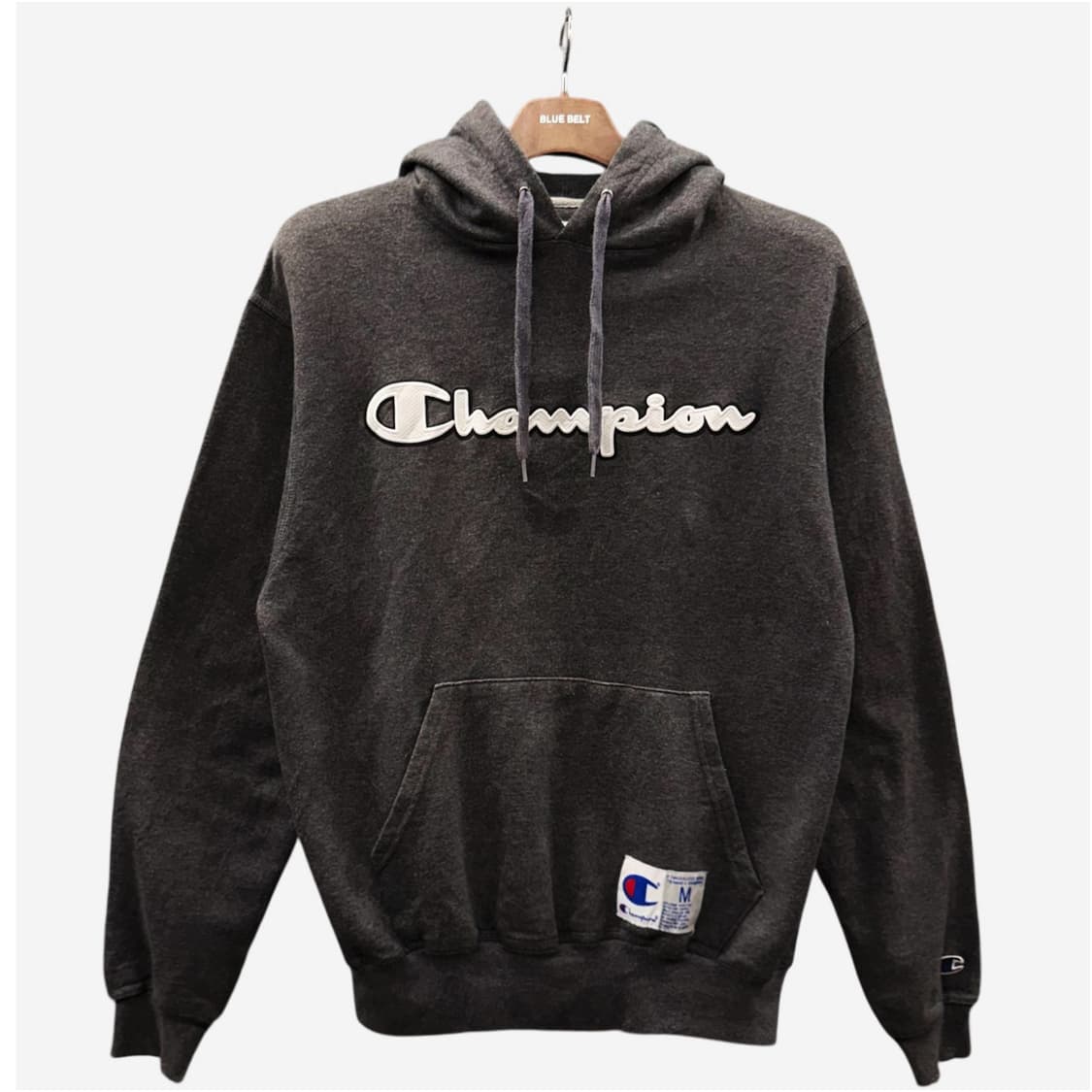 챔피온 레터링 후드티 엠보싱 로고 라벨 패치 디테일 차콜 상품이미지1