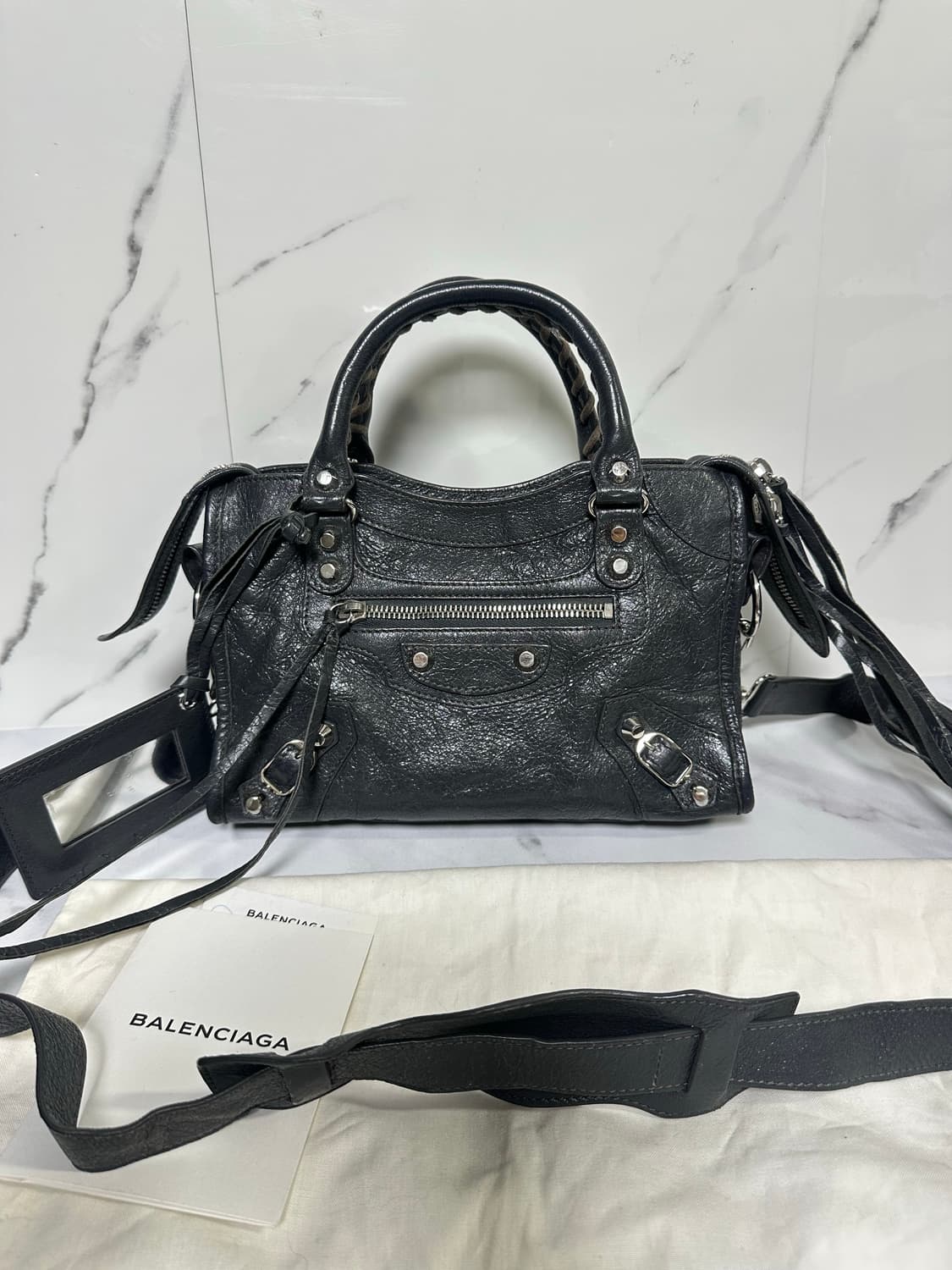 [A+ 정품] 발렌시아가 시티 모터백 미니 다크그레이 상품이미지1